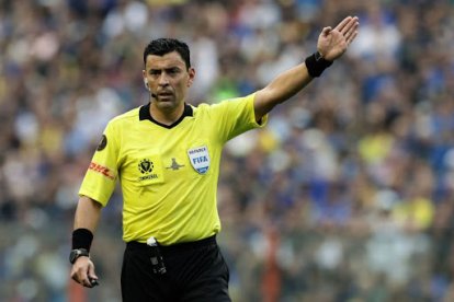 Roberto Tobar es conocido por invitar a pelear a los jugadores que le reclaman en los partidos