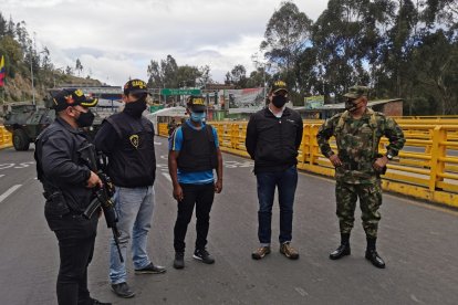 El liberado fue escoltado hasta el Puente de Rumichaca donde lo entregaron a sus familiares.