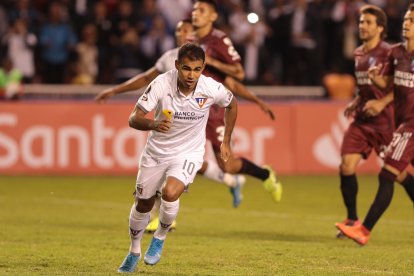 Junior  Sornoza se ha convertido en el generador del juego ofensivo de los albos.