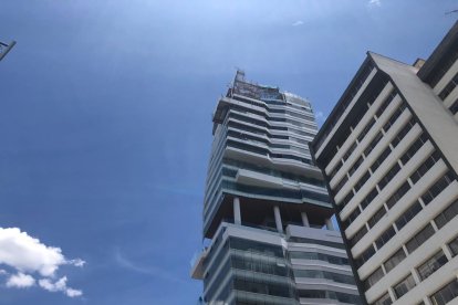 Desde la parte más alta se lanzaron ambos chicos.