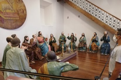 Figuras de un metro de altura se pueden apreciar en las instalaciones del templo.