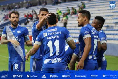 Emelec gana 2-0 a Deportivo Cuenca.