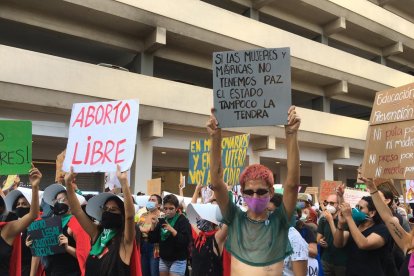 Los marchistas levantaban carteles en los que apelaban su derecho a decidir.