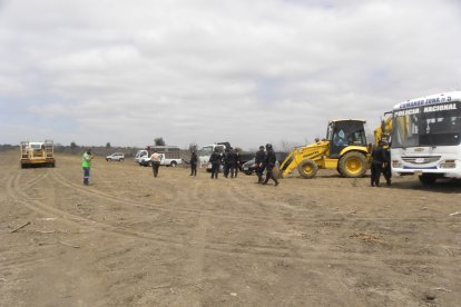 Policías y autoridades de la provincia estuvieron en el lugar donde aterrizaban ilegalmente vehículos aéreos de 'narcos'.