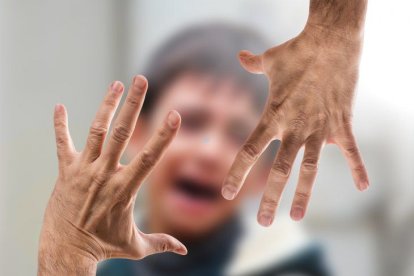 El niño habría sido violado desde que tenía 3 años. Ahora permanece con sus supuestos agresores sexuales.