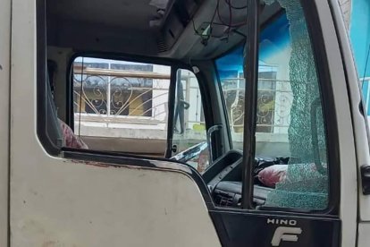 Los hermanos iban en este camión cuando fueron sorprendidos por los delincuentes.