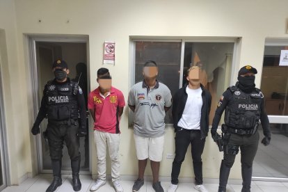 Los capturados se encontraban en poder de armas de fuego, específicamente revólveres.