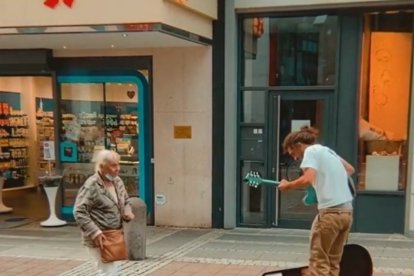 El video se ha hecho viral en las redes sociales.