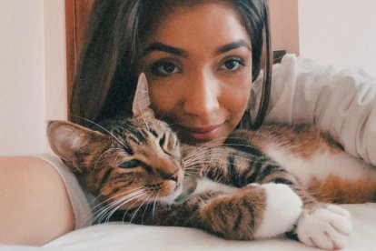 El gatito fue adoptado en la fundación Rescate Animal.