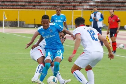 José Carabalí, tiene 15 partidos en primera catgoría.