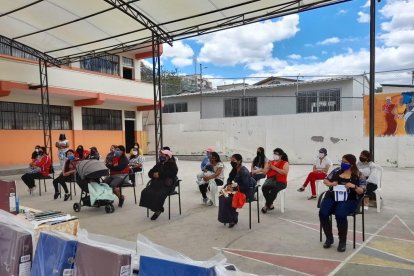 La entrega se realizó en tres escuelas de Pichincha.