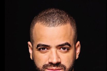 Nacho es un cantante de música urbana de 38 años de edad.