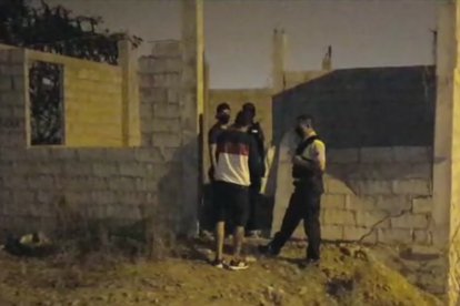 La Policía Nacional recibió la alerta de los disparos, a través de llamadas de los moradores.