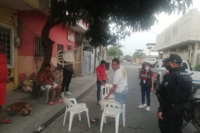 Los uniformados visitaron algunas viviendas dentro de las cuales supuestamente funcionaban cantinas.
