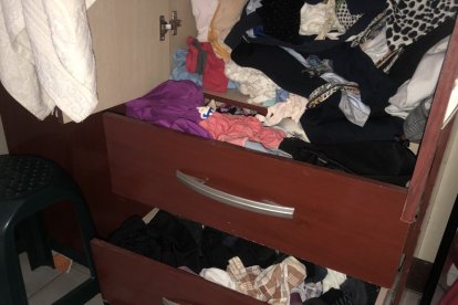 Los pillos revolvieron todo para encontrar y llevarse el dinero.