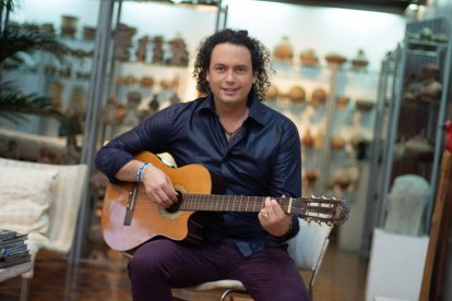 El cantante lleva 23 años en la música, 13 de los cuales han sido de forma profesional.