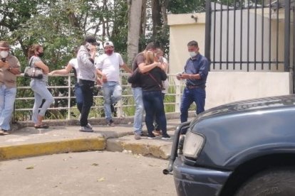 Los deudos contaron que los fallecidos se movilizaban en una moto y se dirigían a su casa.