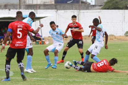 Nueve de Octubre goleó 5-1 en la fecha anterior al Atlético Santo Domingo y sumó 8 partidos ganados en seguidilla.