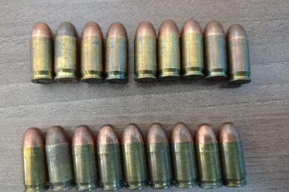 Las balas encontradas en el vehículos en el que circulaban los dos sospechosos.