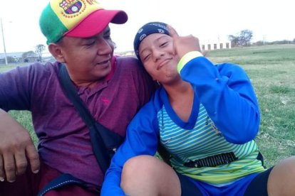 Vianca junto a su papá Ricardo Posligua, quien la apoya en todo lo que emprende su hija.