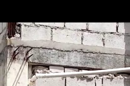 El agente logró persuadir a la joven que permanecía en su terraza.