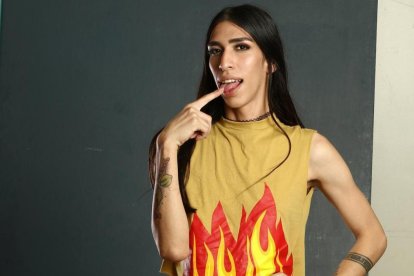 La mediática expone su romance con el venezolano José Vargas en redes.