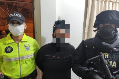 Entre los sospechosos están dos mujeres. A ellas se les emitió medidas alternativas a la prisión por su estado de gestación y afectación cardíaca.