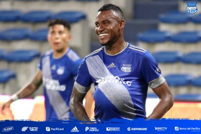 Dixon Arroyo hizo el gol ante Orense.