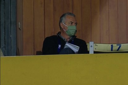 El estratega argentino Gustavo Alfaro observó el duelo entre la Universidad Católica y Macará.