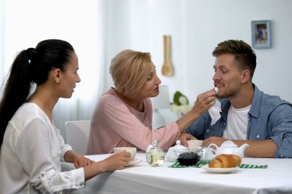 La mamitis en hombres es más frecuente y evidente, pero también se da en mujeres.