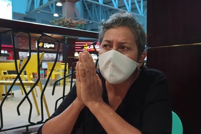 Patricia Bermúdez no puede contener las lágrimas al relatar el dolor que le causa la ausencia de su hija y de su nieto.