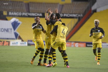 Barcelona festejando el primer lugar en la LigaPro.