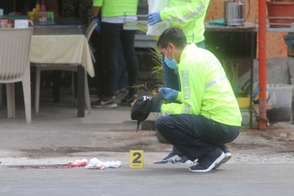 El sospechoso fue baleado por un agente, a quien presuntamente apuntó, en el norte del Puerto Principal.