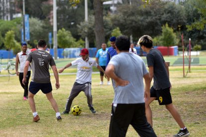 Los deportistas juegan sin mascarilla. No tienen temor al contagio.  


18 de octubre 2020

KARINA DEFAS 

Agencia (ag-expreso ag-extra ag-quito)