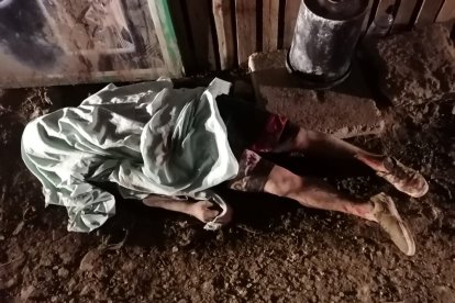 Darío César Delgado Burbano, de 33 años, falleció junto a la puerta de su casa.