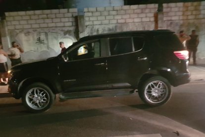 El vehículo robado fue recuperado la misma noche en que fue robado por dos sujetos.