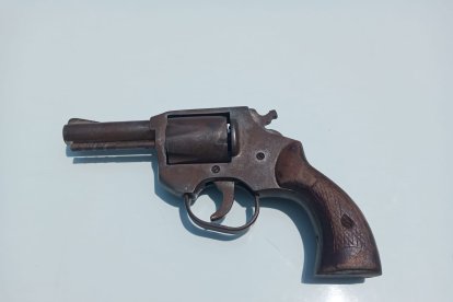 El arma incautada al sospechoso que fue detenido el martes en Bastión Popular.