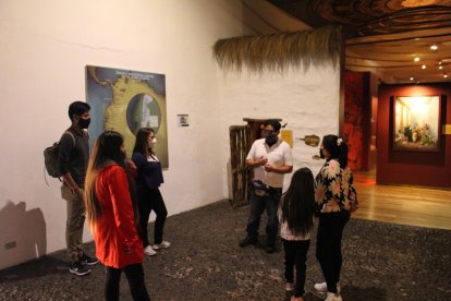 Para ingresar, la gente deberá donar alimentos de primera necesidad.