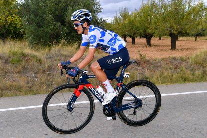 Richard Carapaz lució el maillot de lunares en la tercera etapa de la Vuelta a España.