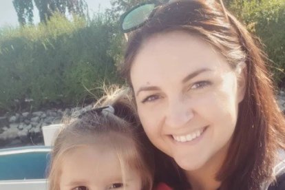 Emily y su traviesa hija, Carsyn.