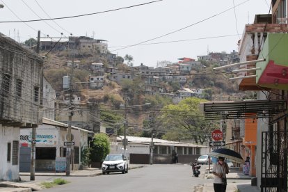 Para erradicar la venta de droga y delincuencia, la Policía realiza varios patrullajes por Durán.