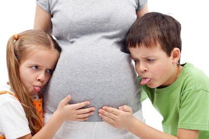 Los niños celosos pueden presentan baja autoestima, cuadros de ansiedad, miedo, indisciplina y hasta agresividad.