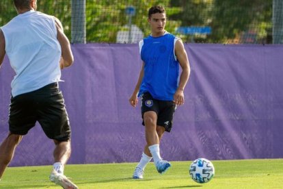 Alexander Alvarado, antes de entrenar con su equipo, cumplió con una cuarentena de 10 días.