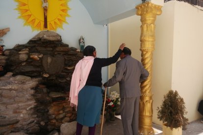 Los fieles católicos agradecieron a la Virgen por los favores recibidos.