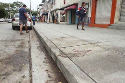 En este lugar, Gabriel Ortega recibió cuatro tiros. Ayer, moradores aún comentaban el hecho que los alarmó.DISPAROS 24 DE OCTUBRE DEL 2020 GUAYAQUIL-ECUADOR