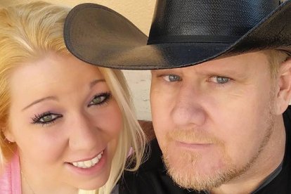 Trent Paschal, de 48 años, y su esposa 18 años más joven que él.