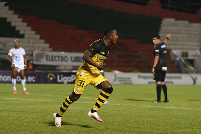 Barcelona vence 2-0 a Liga de Portoviejo.