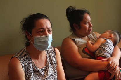 La mamá de la fallecida, Janina Guerrero, y su hermana, Madeleyne Jiménez, no pudieron contener las lágrimas al hablar de la tragedia.