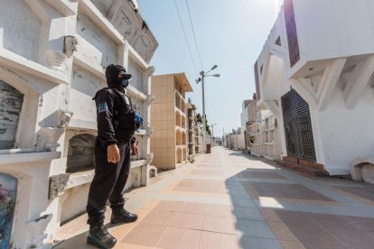 Por seis días se mantendrán cerrados los campos santos de la capital manabita.