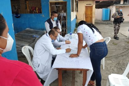 Con personal médico se cumplen los protocolos de bioseguridad.